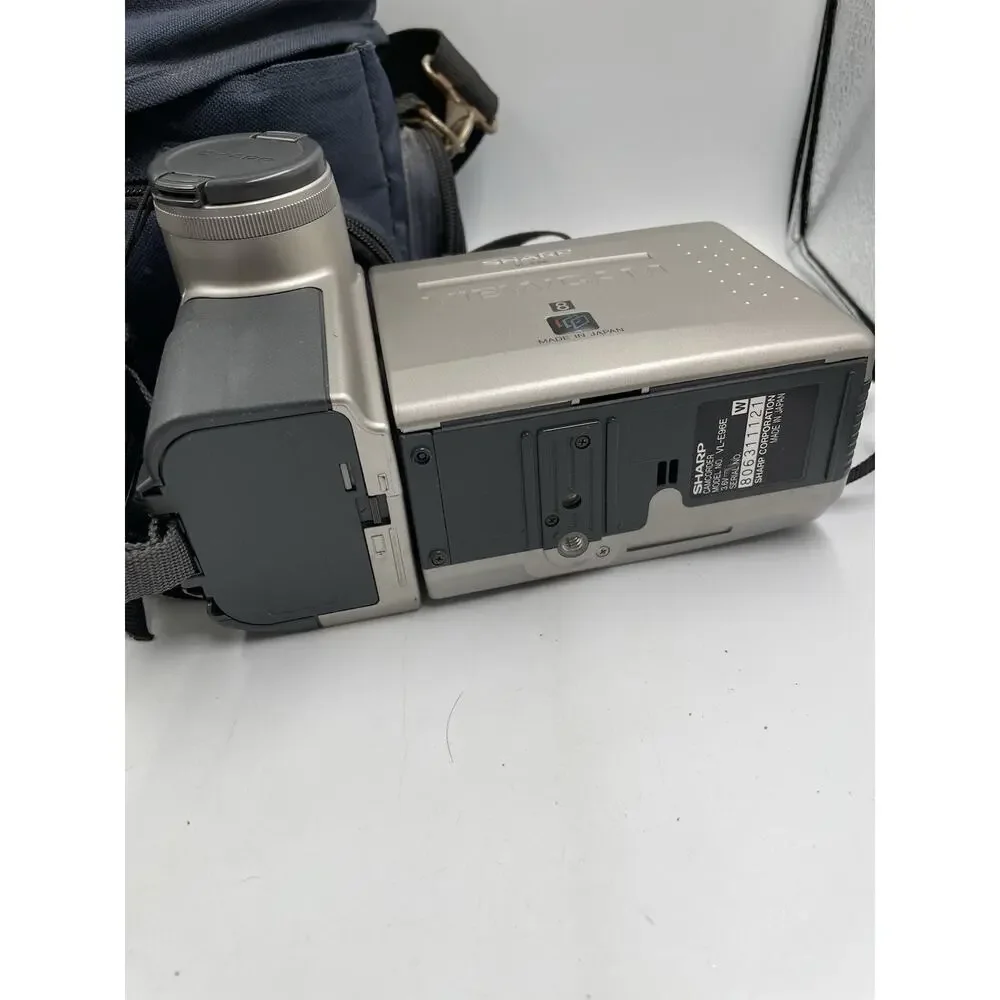SHARP Viewcam 8 Model VL-E96 Video Cassette Camcorder, Bag, & Charger
